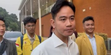 Wakil Presiden Gibran Rakabuming Raka memberikan pernyataan pers singkat di Lanud Halim Perdanakusuma Jakarta, Kamis (18/6/2026) sebelum bertolak melakukan kunjungan kerja ke wilayah timur Indonesia. ANTARA/Prisca Triferna