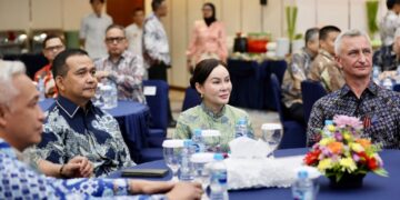 Pelaksana Harian (Plh) Wali Kota Batam, Li Claudia Chandra, menyambut kunjungan 22 atase pertahanan dari 19 negara sahabat dalam rangkaian kegiatan Defence Attache Tour 2026 yang berlangsung di Kantor BP Batam, Rabu (03/06/26).
Foto: MCB