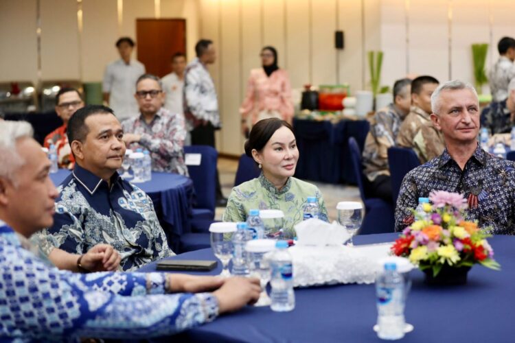 Pelaksana Harian (Plh) Wali Kota Batam, Li Claudia Chandra, menyambut kunjungan 22 atase pertahanan dari 19 negara sahabat dalam rangkaian kegiatan Defence Attache Tour 2026 yang berlangsung di Kantor BP Batam, Rabu (03/06/26).
Foto: MCB