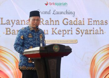 Sekda Kota Batam, Firmansyah, menyampaikan sambutan saat menghadiri Grand Launching Layanan Gadai Emas Rahn di Kantor BRK Syariah Cabang Sei Panas, Batam, Rabu (17/6/2026). HUMAS DISKOMINFO BATAM / ADE RAHMATULLAH