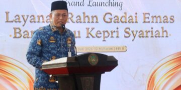 Sekda Kota Batam, Firmansyah, menyampaikan sambutan saat menghadiri Grand Launching Layanan Gadai Emas Rahn di Kantor BRK Syariah Cabang Sei Panas, Batam, Rabu (17/6/2026). HUMAS DISKOMINFO BATAM / ADE RAHMATULLAH