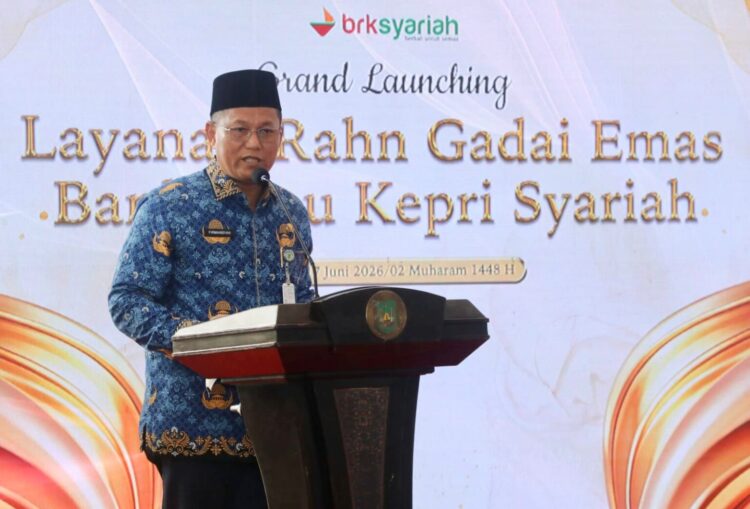 Sekda Kota Batam, Firmansyah, menyampaikan sambutan saat menghadiri Grand Launching Layanan Gadai Emas Rahn di Kantor BRK Syariah Cabang Sei Panas, Batam, Rabu (17/6/2026). HUMAS DISKOMINFO BATAM / ADE RAHMATULLAH