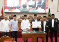 Pengesahan Perda dilakukan dalam Rapat Paripurna DPRD Kota Batam yang berlangsung di Ruang Sidang Utama DPRD Kota Batam, Rabu (24/6/2026), dengan agenda penyampaian laporan Panitia Khusus (Pansus) pembahasan Rancangan Peraturan Daerah (Ranperda) sekaligus pengambilan keputusan.
Foto: MCB