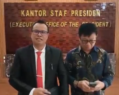 Kuasa hukum PT Putraprima Mineral Mandiri (PMM), Poltak Silitonga, S.H., bersama Kuncoro Candrawinata, memenuhi undangan Deputi I Kantor Staf Presiden (KSP) di Jakarta (02/06/26)
Foto: Istimewa