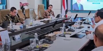 Wakil Kepala Badan Pengelola BUMN, Aminuddin Ma’ruf, bersama Managing Director Business 2 Danantara Asset Management, Setyanto Hantoro, melakukan kunjungan kerja ke PT PLN Batam pada 6 Juni 2026.
Foto: BUMN.id