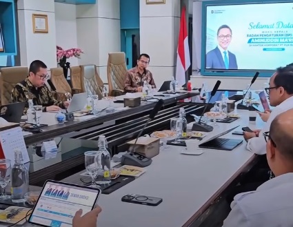 Wakil Kepala Badan Pengelola BUMN, Aminuddin Ma’ruf, bersama Managing Director Business 2 Danantara Asset Management, Setyanto Hantoro, melakukan kunjungan kerja ke PT PLN Batam pada 6 Juni 2026.
Foto: BUMN.id