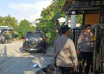 Personel piket Polsek Batam Kota bergerak cepat menindaklanjuti laporan masyarakat terkait dugaan pencurian sepeda motor di kawasan kos-kosan Perumahan Bida Asri 1, Kelurahan Baloi Permai, Kecamatan Batam Kota, Sabtu (20/6/2026)
Foto: Polresta Barelang