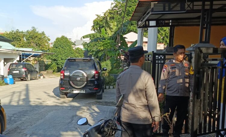 Personel piket Polsek Batam Kota bergerak cepat menindaklanjuti laporan masyarakat terkait dugaan pencurian sepeda motor di kawasan kos-kosan Perumahan Bida Asri 1, Kelurahan Baloi Permai, Kecamatan Batam Kota, Sabtu (20/6/2026)
Foto: Polresta Barelang