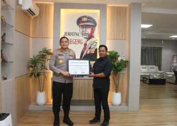Polresta Barelang menerima penghargaan dari Grab Indonesia dalam audiensi yang digelar di ruang kerja Kapolresta Barelang, Rabu 10 Juni 2026
Foto: Polresta Barelang