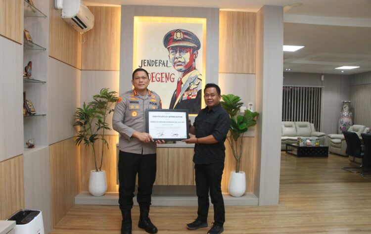 Polresta Barelang menerima penghargaan dari Grab Indonesia dalam audiensi yang digelar di ruang kerja Kapolresta Barelang, Rabu 10 Juni 2026
Foto: Polresta Barelang