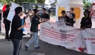 Tuntutan 45: Ketika Air Menjadi Suara Ribuan Warga Batam di Depan DPRD
Foto: Gudang berita