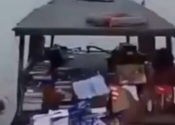 Kapal Layar Motor (KLM) Setia Bersama dilaporkan karam di perairan Selat Ringgit, Desa Ketapang, Kecamatan Pulau Merbau, Kabupaten Kepulauan Meranti, Senin dini hari (22/06/26)
Foto: Dok