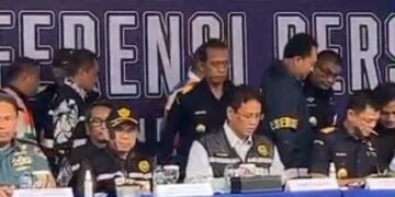 Menteri Keuangan Purbaya Yudhi Sadewa turun langsung memimpin konferensi pers penindakan pakaian bekas impor ilegal atau balpres di dua titik sekaligus, Pelabuhan Tanjung Priok Jakarta dan gudang-gudang di Kalimantan Barat yang terhubung jalur Pontianak. Konferensi pers digelar pada Selasa 23 Juni 2026
Foto: Dok