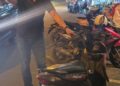 Personel piket Polsek Batam Kota Polresta Barelang bergerak cepat menindaklanjuti laporan masyarakat melalui layanan Kepolisian 110 terkait temuan satu unit sepeda motor yang diduga ditinggalkan di sekitar Hotel Kaliban
(23/06/26)
Foto: Polresta Barelang