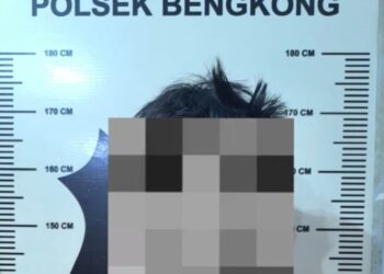 Polresta Barelang mengamankan seorang pria berinisial J (47) yang diduga melakukan perbuatan asusila terhadap anak di bawah umur di Kecamatan Bengkong, Kota Batam. Penangkapan dilakukan Unit Reskrim Polsek Bengkong pada Senin (01/06/26)
Foto: Polresta Barelang