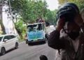 Sejumlah warga Pulau Kasu dan Belakang Padang turun ke Batam pada Senin pagi untuk mendatangi kantor DPW LSM LIRA Kepri, (15/06/26).
Foto: istimewa