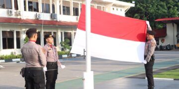 Polresta Barelang menggelar Upacara Peringatan Hari Lahir Pancasila Tahun 2026 di Lapangan Upacara Polresta Barelang, Senin (01/06/26)
Foto: Polresta Barelang