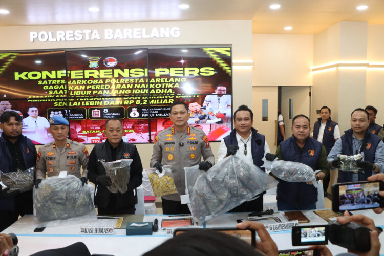 Polresta Barelang berhasil mengungkap delapan laporan polisi tindak pidana narkotika selama periode libur Hari Raya Iduladha 25–31 Mei 2026. Pengungkapan itu diumumkan dalam konferensi pers di Lobby Polresta Barelang, Selasa (2/6/2026), 
Foto: Polresta Barelang