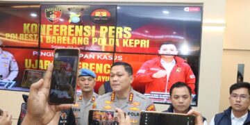 Polresta Barelang berhasil mengungkap dan mengamankan pelaku tindak pidana ujaran kebencian terhadap Suku Melayu kurang dari 24 jam setelah laporan diterima. Pengungkapan itu disampaikan dalam konferensi pers di Lobby Polresta Barelang, Selasa (2/6/2026)
Foto: Polresta Barelang