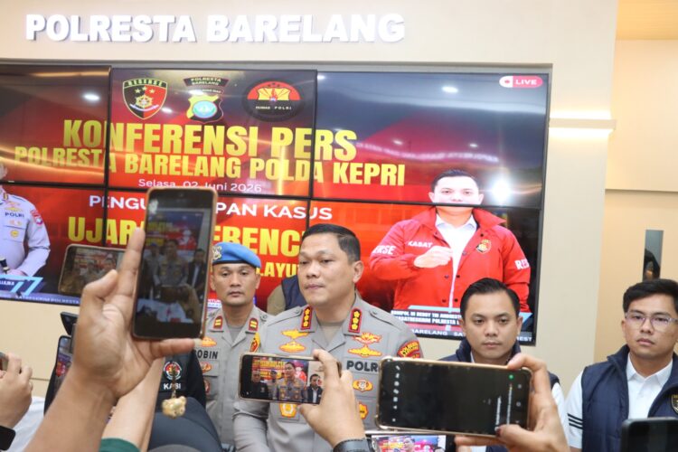 Polresta Barelang berhasil mengungkap dan mengamankan pelaku tindak pidana ujaran kebencian terhadap Suku Melayu kurang dari 24 jam setelah laporan diterima. Pengungkapan itu disampaikan dalam konferensi pers di Lobby Polresta Barelang, Selasa (2/6/2026)
Foto: Polresta Barelang