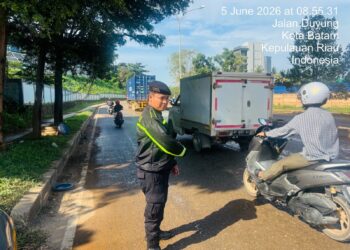 Satuan Samapta (Sat Samapta) Polresta Barelang melakukan patroli pemantauan pasca hujan di sejumlah titik rawan di Kota Batam, Jumat (5/6/2026).
Foto: Polresta Barelang