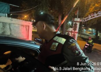 Polsek Bengkong Polresta Barelang merespons cepat laporan masyarakat melalui Layanan Polisi 110 terkait dugaan tindak pidana pencurian di Bengkong Sarmen, Tanjung Buntung, Kecamatan Bengkong, Senin 08/06/26)
Foto: Polresta Barelang
