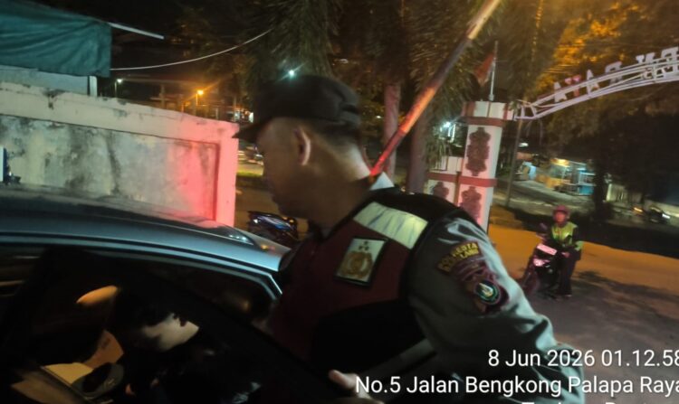 Polsek Bengkong Polresta Barelang merespons cepat laporan masyarakat melalui Layanan Polisi 110 terkait dugaan tindak pidana pencurian di Bengkong Sarmen, Tanjung Buntung, Kecamatan Bengkong, Senin 08/06/26)
Foto: Polresta Barelang