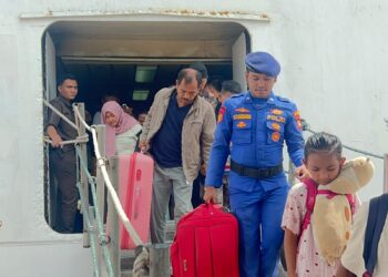 Satpolairud Polresta Barelang turun langsung mengamankan KM Kelud yang sandar di Pelabuhan Batam Bintang 99 Batu Ampar, Rabu 10 Juni 2026
Foto: Satpolairud