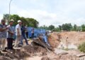 BP Batam bersama PT Air Batam Hilir turun tangan memperbaiki pipa transmisi air bersih berdiameter 800 mm yang bocor di jalur Simpang Plamo menuju Kepri Mall.
(10/06/26)
Foto: BP Batam