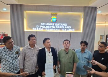Kasus pemasangan foto pengunjung bertuliskan 'Blacklist' di pintu masuk HH Club atau Planet 3 berujung laporan polisi. Pihak manajemen kini resmi dilaporkan atas dugaan pencemaran nama baik.
Foto: Dok