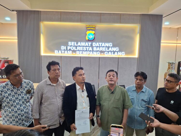 Kasus pemasangan foto pengunjung bertuliskan 'Blacklist' di pintu masuk HH Club atau Planet 3 berujung laporan polisi. Pihak manajemen kini resmi dilaporkan atas dugaan pencemaran nama baik.
Foto: Dok