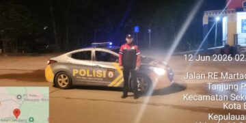 Polsek Sekupang Polresta Barelang menggelar kegiatan “Cooling System” lewat patroli rutin. Sasarannya mencegah gangguan kamtibmas, kejahatan 3C alias Curat, Curas, dan Curanmor, aksi premanisme, kejahatan jalanan, sampai balap liar. Patroli ini dijalankan Tim Patroli Batara Biru Polsek Sekupang pada Jumat, 12 Juni 2026.: Polresta Barelang