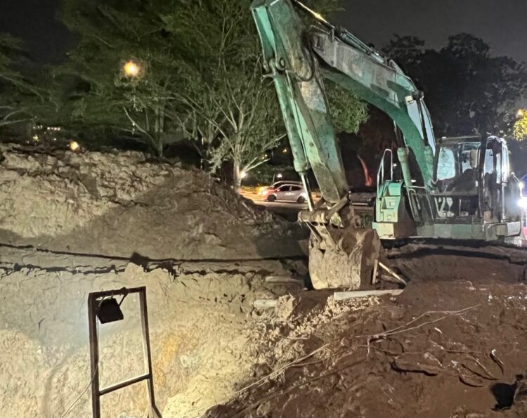 Perbaikan kebocoran pipa transmisi di Simpang Plamo menuju Kepri Mall akhirnya tuntas Jumat dini hari, 12 Juni 2026
Foto: BP Batam