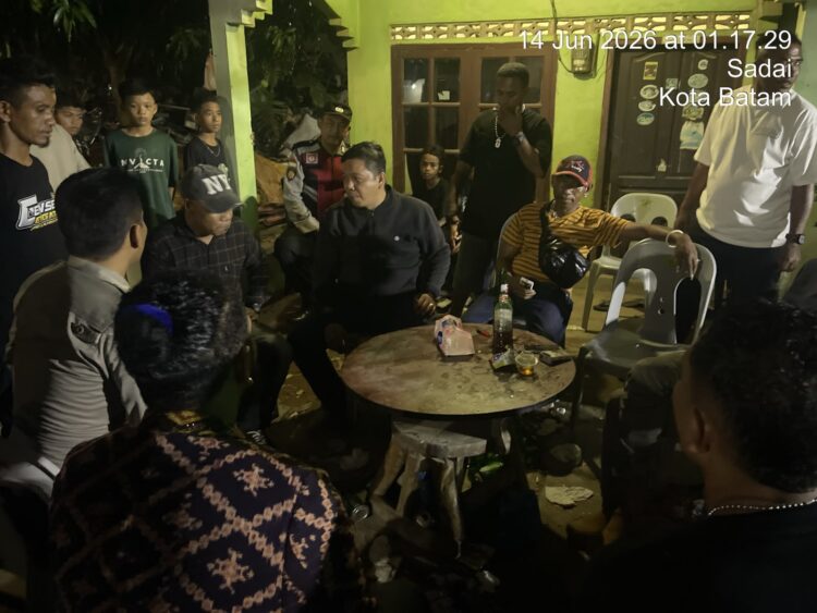 Polsek Bengkong bergerak cepat menindaklanjuti laporan masyarakat melalui layanan 110 terkait dugaan gangguan ketertiban akibat suara musik yang diputar hingga larut malam di Kampung Harapan Swadaya, )14/06/26)
Foto: Polresta Barelang