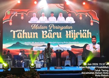 Pemerintah Kota Batam menggelar Peringatan Tahun Baru Islam 1 Muharram 1448 Hijriah tingkat kota dengan suasana khidmat dan penuh kebersamaan di Masjid Agung Raja Hamidah, Kelurahan Teluk Tering, Batam Kota, Senin (15/6/2026)
Foto: Humas