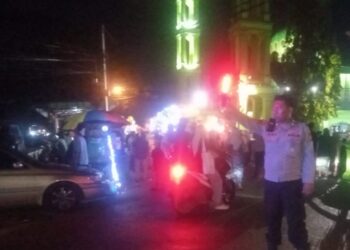 Polsek Batu Ampar menurunkan personel pengamanan untuk mengawal Pawai Obor Tahun Baru Islam 1 Muharram 1448 H tingkat Kecamatan Batu Ampar, Senin (15/6/2026)
Foto: Polresta Barelang