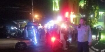Polsek Batu Ampar menurunkan personel pengamanan untuk mengawal Pawai Obor Tahun Baru Islam 1 Muharram 1448 H tingkat Kecamatan Batu Ampar, Senin (15/6/2026)
Foto: Polresta Barelang