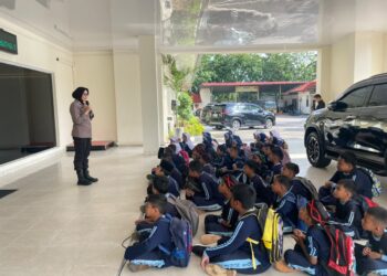 Satuan Pembinaan Masyarakat Polresta Barelang menerima kunjungan silaturahmi dan sosialisasi dari SDIT Nurul Ihsan di Mako Polresta Barelang, Senin (15/6/2026)
Foto: Polresta Barelang