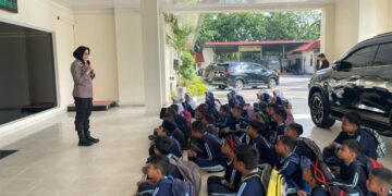 Satuan Pembinaan Masyarakat Polresta Barelang menerima kunjungan silaturahmi dan sosialisasi dari SDIT Nurul Ihsan di Mako Polresta Barelang, Senin (15/6/2026)
Foto: Polresta Barelang