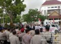Polresta Barelang menerjunkan 159 personel untuk mengamankan aksi penyampaian aspirasi Aliansi Relawan Pekerja Dapur Makan Bergizi Gratis Kota Batam di depan Kantor DPRD Batam, Sabtu 20 Juni 2026
Foto: Polresta Barelang