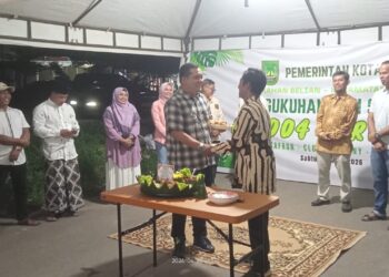 Momen pelepasan status BPL menjadi RT baru itu disambut warga dengan penuh suka cita. Pada Sabtu malam (20/06/26)
Foto: RT 04