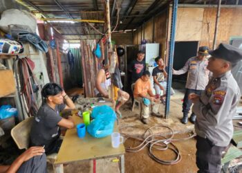 Satuan Pembinaan Masyarakat Polresta Barelang mengintensifkan kegiatan himbauan kepada pemilik usaha besi tua, pengepul barang bekas atau scrap, dan penampung limbah di wilayah hukum Polresta Barelang
(24/06/26)
Foto: Polresta Barelang
