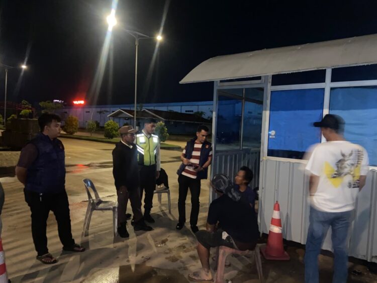 Respons cepat petugas, dua orang terduga pelaku berhasil diamankan dan dibawa ke Mapolsek Nongsa untuk pemeriksaan lebih lanjut pada Kamis 25 Juni 2026
Foto: Polresta Barelang