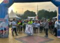 Suasana Dataran Engku Putri, Batam Kota, Minggu 28 Juni 2026 pukul 05.30 WIB, penuh semangat kebersamaan. Ribuan peserta mengikuti Seligi Fun Bike dalam rangka memperingati Hari Bhayangkara Ke-80 Tahun 2026.
Foto: Polresta Barelang