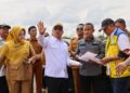 Wakil Gubernur Kepri, Nyanyang Haris Pratamura, meninjau langsung calon lokasi pembangunan Sekolah Rakyat Provinsi Kepri di kawasan Dompak, Tanjungpinang, Selasa (23/6/2026).
Foto: PR Pemprof Kepri