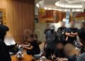 Dittipidnarkoba Bareskrim Polri meringkus buronan kartel narkoba asal Australia, Angelo Pandeli, di Bandara I Gusti Ngurah Rai, Bali. Angelo ditangkap saat hendak lepas landas dengan jet pribadi menuju Mozambik, Sabtu, 6 Juni 2026.
Foto: Polri