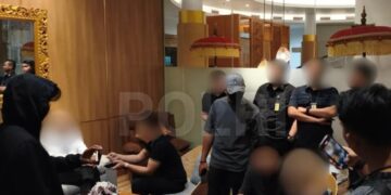 Dittipidnarkoba Bareskrim Polri meringkus buronan kartel narkoba asal Australia, Angelo Pandeli, di Bandara I Gusti Ngurah Rai, Bali. Angelo ditangkap saat hendak lepas landas dengan jet pribadi menuju Mozambik, Sabtu, 6 Juni 2026.
Foto: Polri