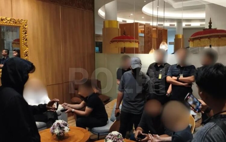 Dittipidnarkoba Bareskrim Polri meringkus buronan kartel narkoba asal Australia, Angelo Pandeli, di Bandara I Gusti Ngurah Rai, Bali. Angelo ditangkap saat hendak lepas landas dengan jet pribadi menuju Mozambik, Sabtu, 6 Juni 2026.
Foto: Polri