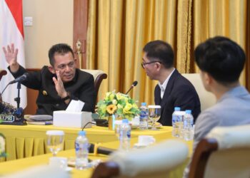 Gubernur Kepri Ansar Ahmad saat menerima kunjungan jajaran Landmarks Berhad Group yang dipimpin Chief Executive Officer (CEO) Mark Wee Liang Yee di Gedung Daerah, Tanjungpinang, Rabu (15/07/26).
Foto: Kepriprov.go.id