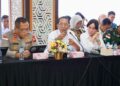 Wali Kota Batam Amsakar Achmad mengusulkan perlunya kebijakan khusus atau lex specialis di bidang administrasi kependudukan bagi Kota Batam. Usulan tersebut disampaikan saat menerima kunjungan kerja spesifik Komisi II DPR RI di Graha Kepri, Batam, Rabu (08/07/26).
Foto: Mediacenterbatam